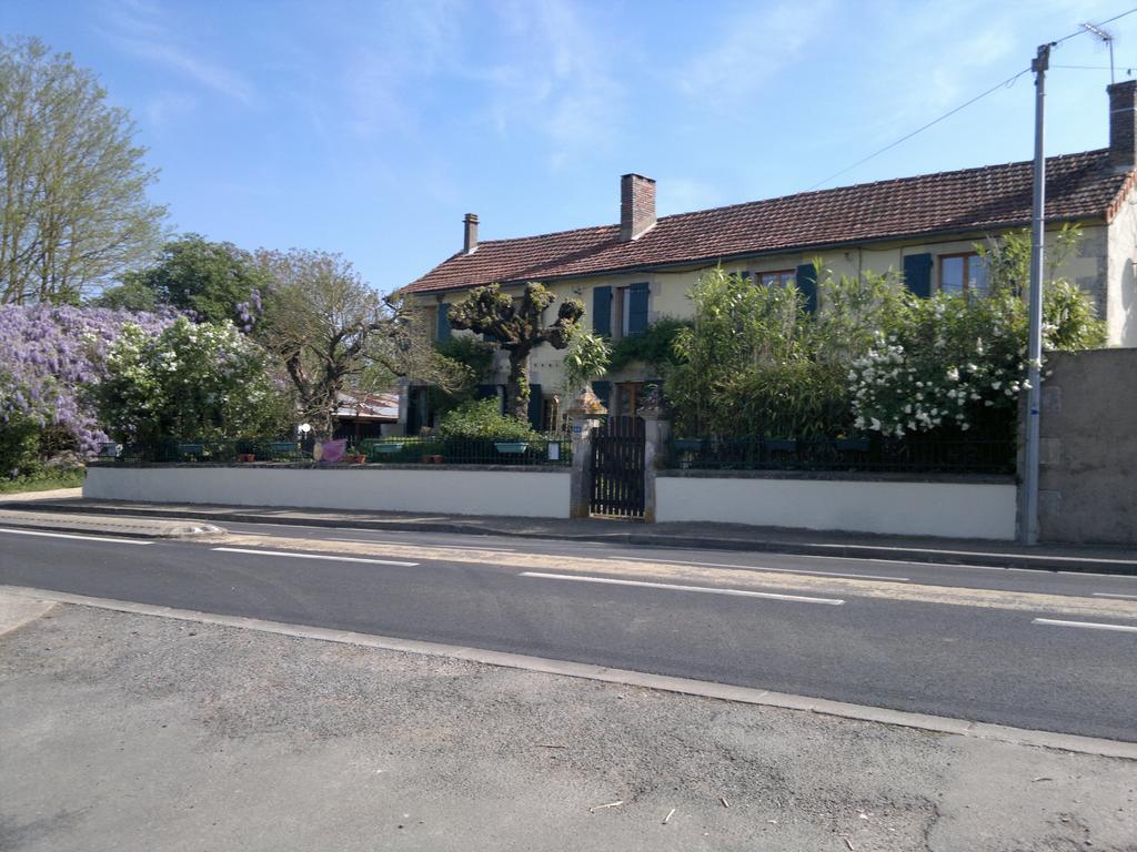 La Maison Jaune Bed and Breakfast Bouresse Esterno foto