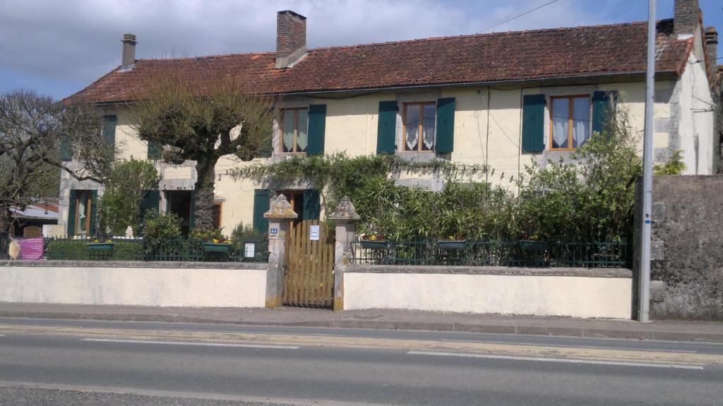 La Maison Jaune Bed and Breakfast Bouresse Esterno foto