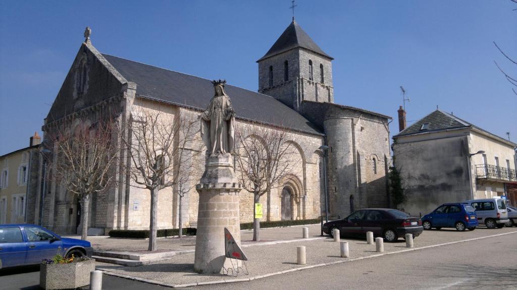 La Maison Jaune Bed and Breakfast Bouresse Esterno foto